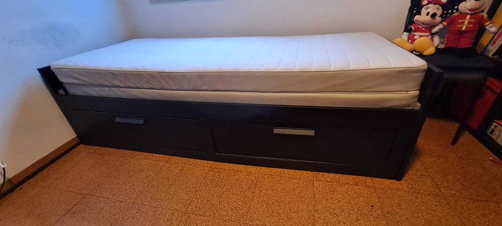 Cama modelo BRIMNES