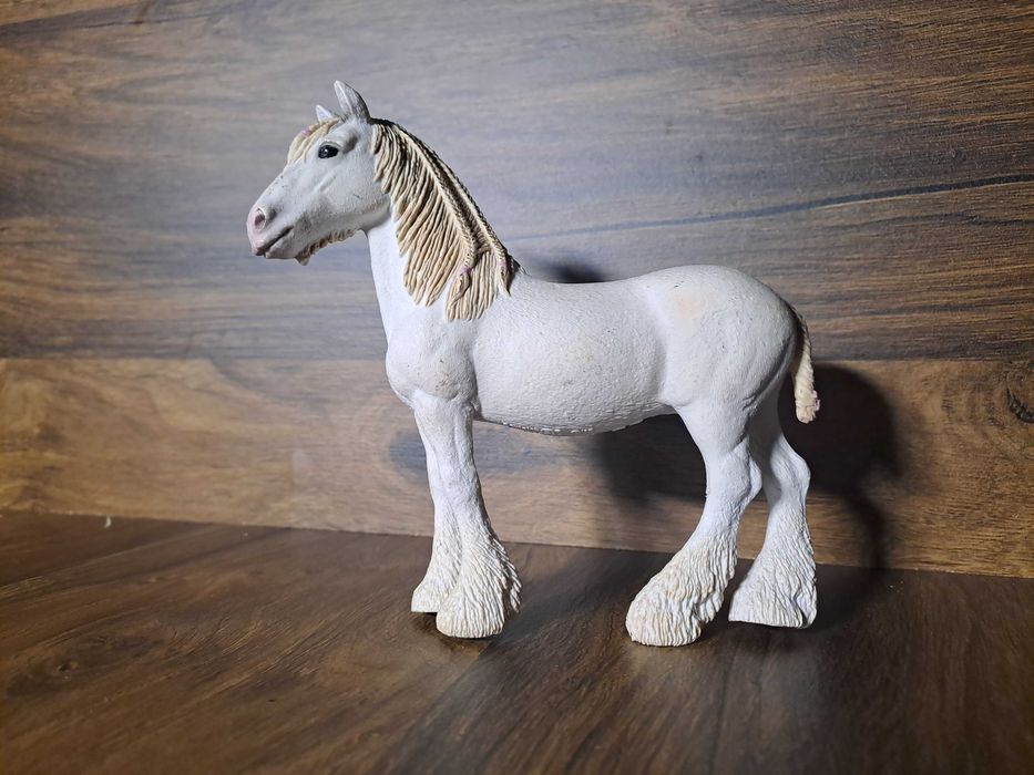 Schleich klacz shire