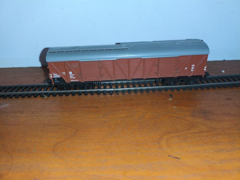 Piko zabawka dla dla dzieci i nie tylko wagon kryty Brankard w skali H0 1:87 kolejka makieta