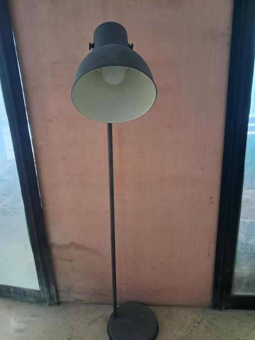 Vendo candeeiro de pe alto