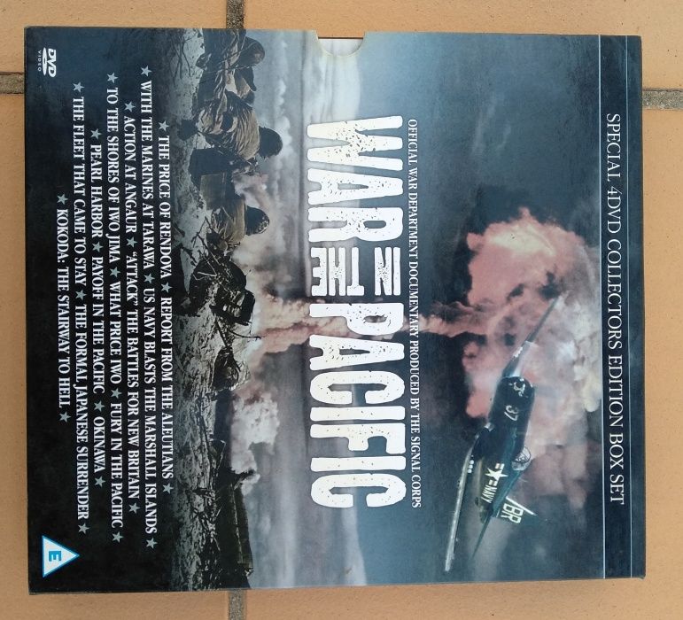 Álbum com 4 DVDs de guerra "War On The Pacífic"