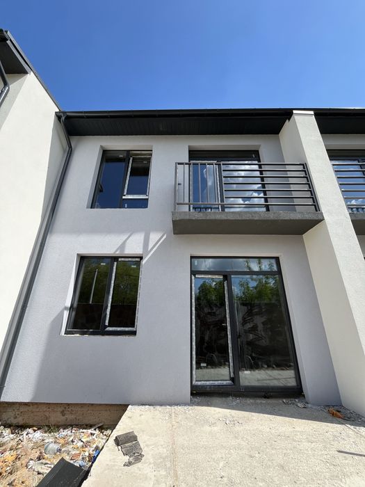 Продається готовий до ремонту таунхаус в Вовчинця