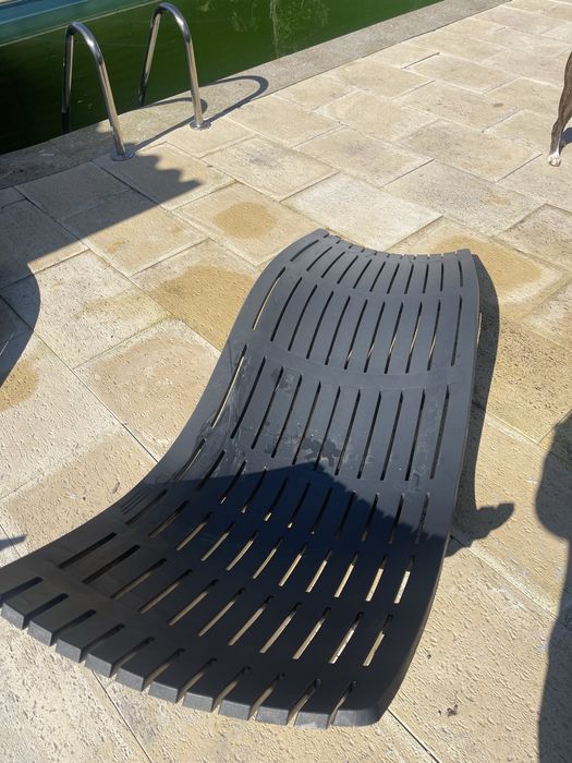 Cadeiras jardim, muito  bonitas , cinzentas escuras