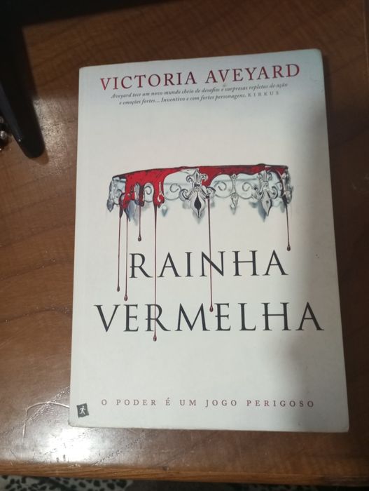 "Rainha Vermelha" de Victoria Aveyard