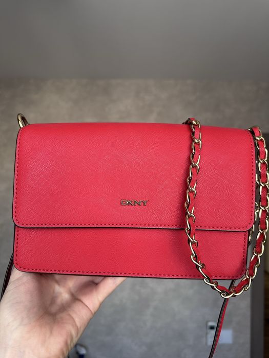 Сумка DKNY, натуральна шкіра, червона, з ланцюжком