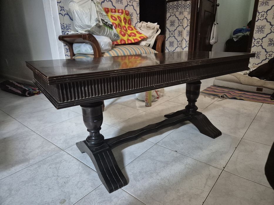 Mesa de centro em madeira maciça