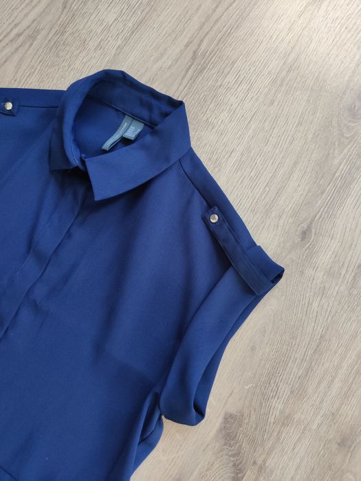 Vestido camiseiro com botões dourados / Mangogo