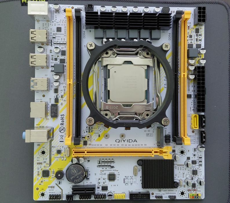 Продам комплект мат. плата Qiyida x99 e5-d4 + Xeon e5 2680v4
