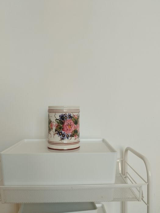 Vaso para flores, em  cerâmica/faiança pintado à mão