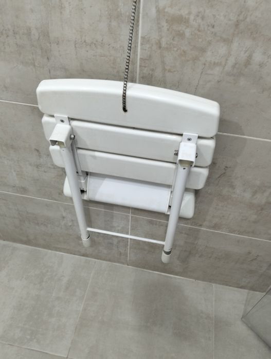 Vendo Cadeira de Banho de Mobilidade Reduzida e Pega