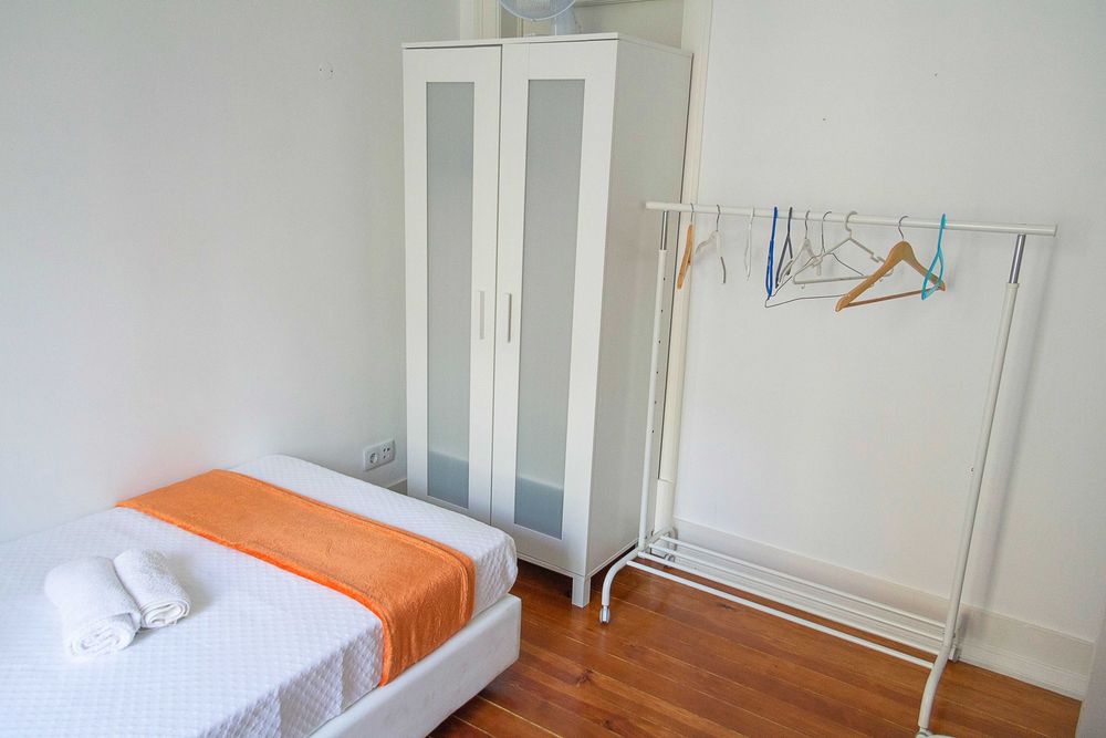 Recheio Completo Guest House | 11 Camas + Móveis + TVs | 1.500 €