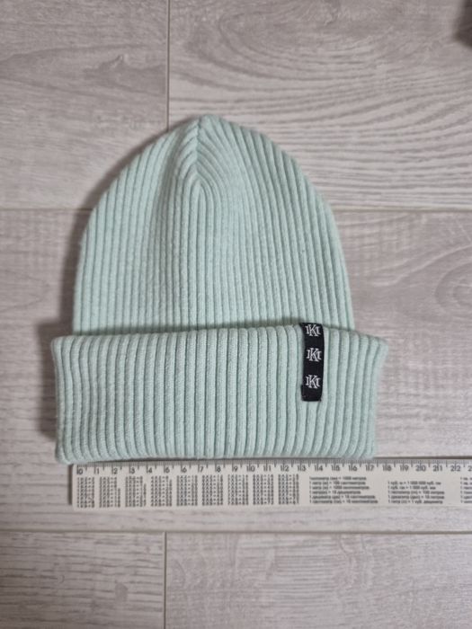 Віддам дитячі шапки і рукавиці для дівчинки