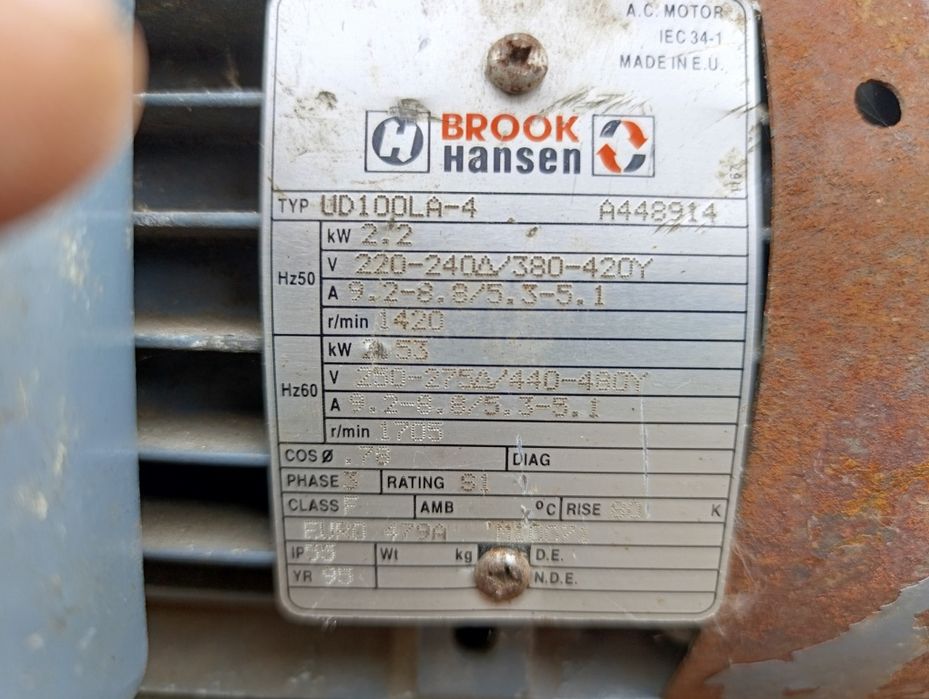 Електродвигун з регулюємим шківом