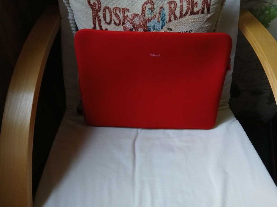 Чехол папка для ноутбука неоприловый 28х38 см