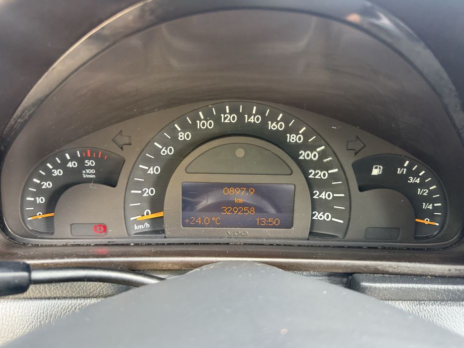 Mercedes-Benz C 200 — fotografia 12