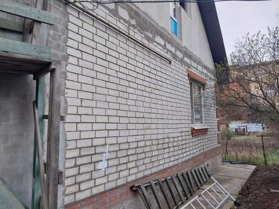 Окремий будинок у районі м'ясокомбінату. Цікава пропозиція під бізнес.