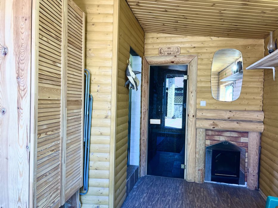 Продаж будинку з магазином на 1 поверсі!