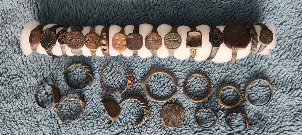 Продам колечки персні різні