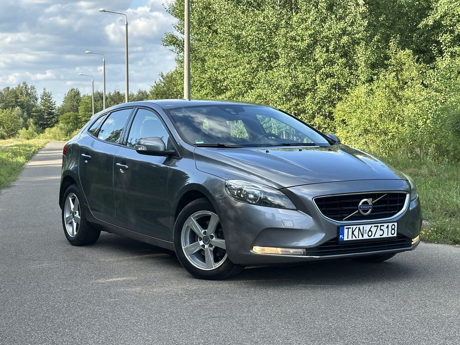 Volvo V40 D2 2.0 120KM**Skóry**Udokumentowany przebieg**