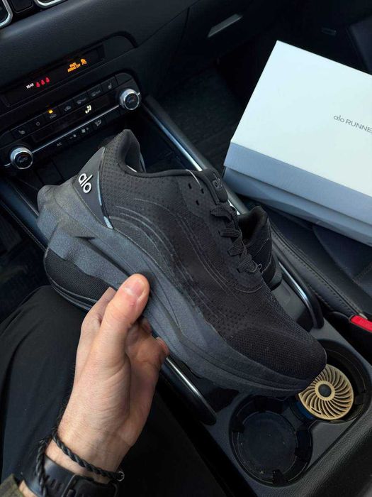 Alo Yoga Runner нові чорні кросівки жіночі Ало йога для бігу літо осінь весна демі