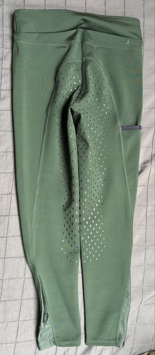 Dziewczęce bryczesy z pełnym lejem.