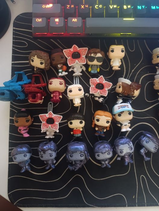 Продам коллекцию фигурок Stranger things (kinder joy/funko pop)осд