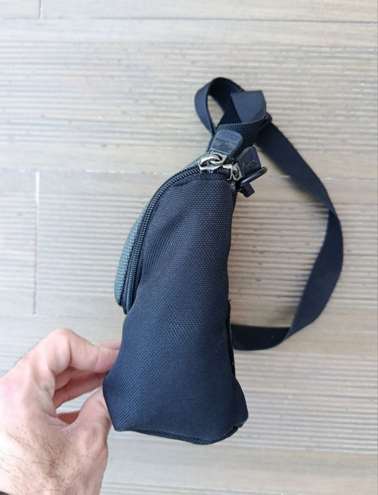 Mala Lowepro para Câmara – Acolchoada, Alça Ajustável e Presilha