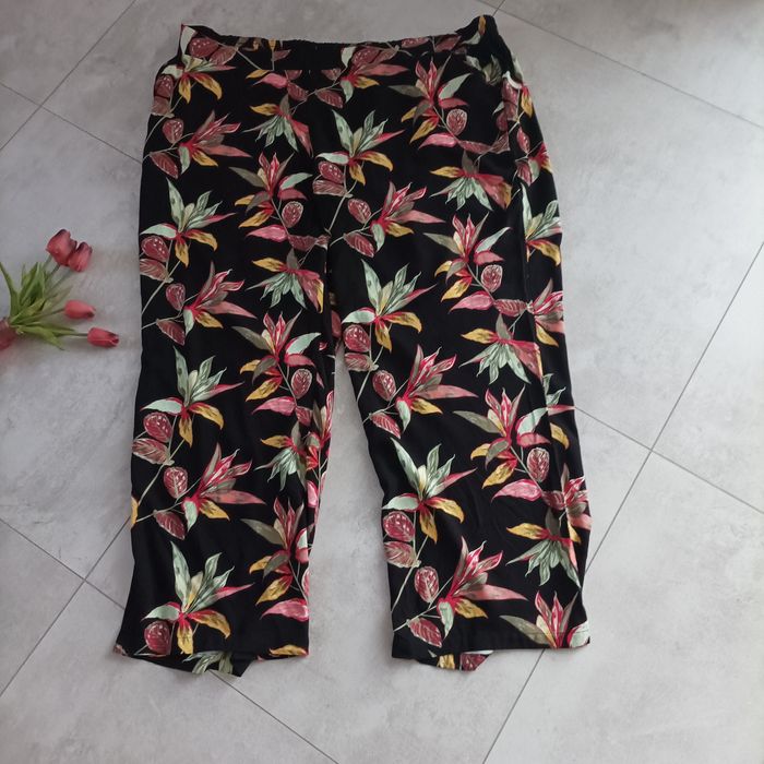 Spodnie damskie nowe