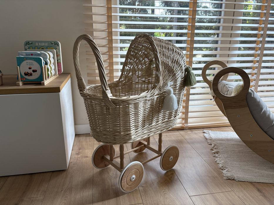 Wiklinowy wozek dla lalek