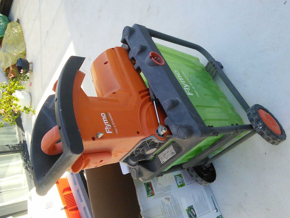 Rozdrabniacz rębak do gałęzi frezowy walcowy FLYMO