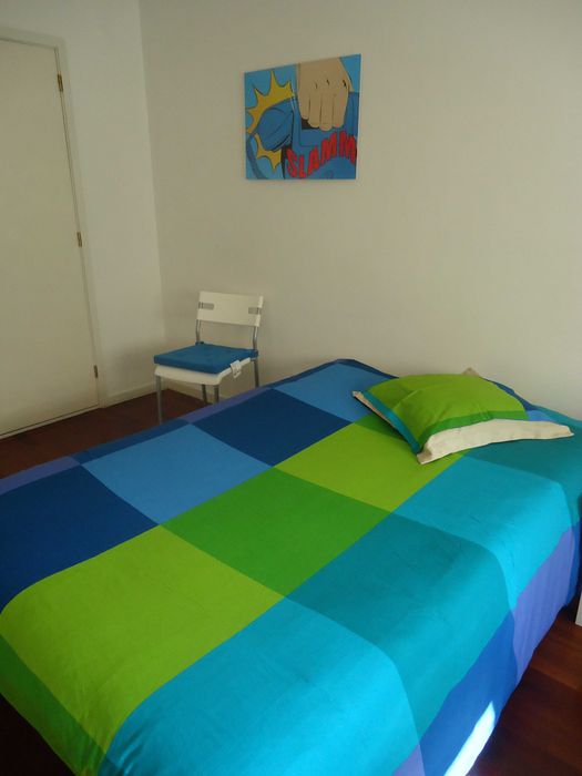 Bom quarto individual, espaçoso, luminoso em zona tranquila