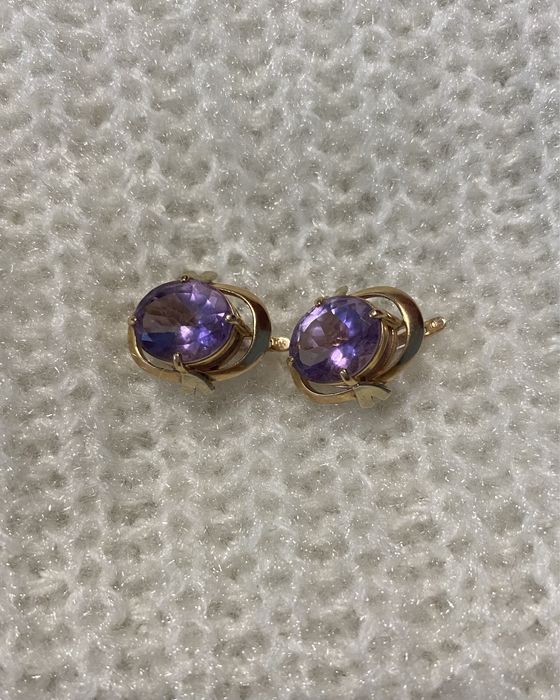 Золоті сережки з аметистами