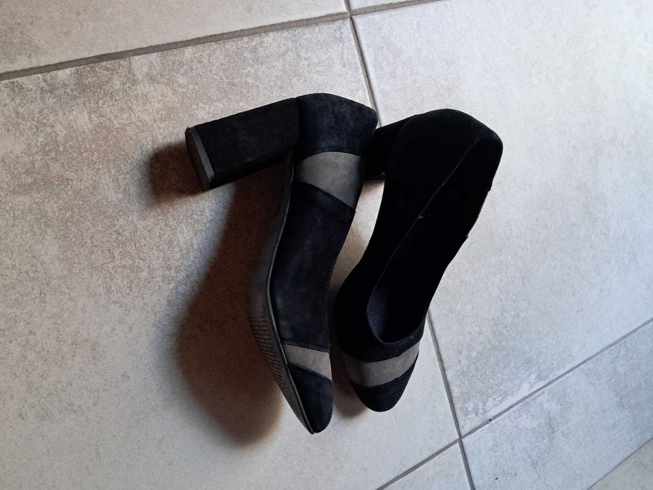 Sapatos salto alto de senhora