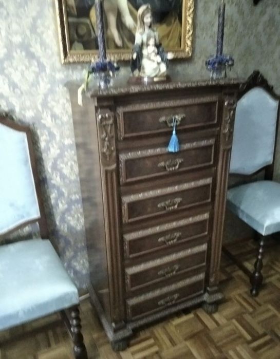 Vários Móveis em Madeira