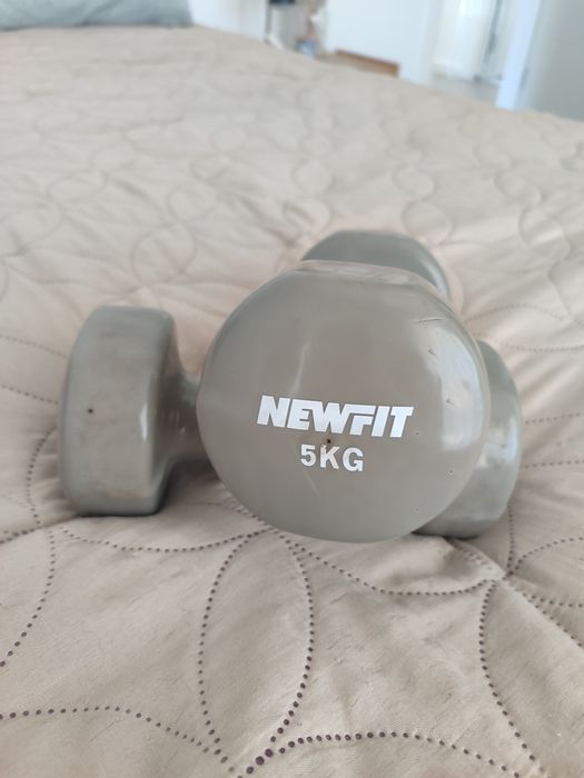 Par de halteres NewFit 5 kg – 10 kg no total