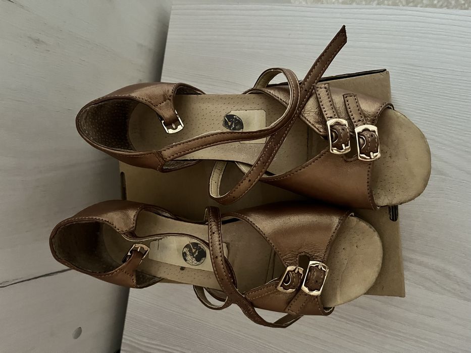 Танцювальні туфлі