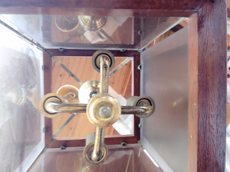 Candeeiro de madeira e vidro