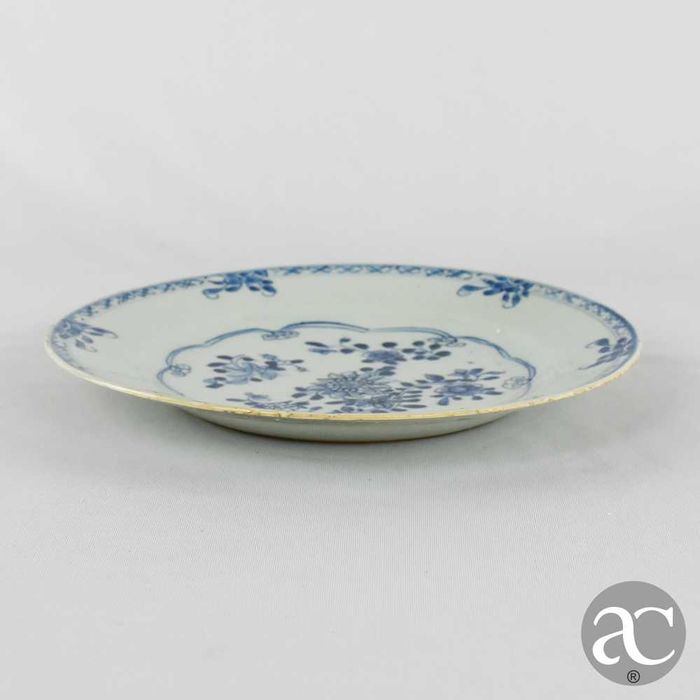 Prato porcelana da China, flores, Dinastia Qing, Qianlong, séc. XVIII
