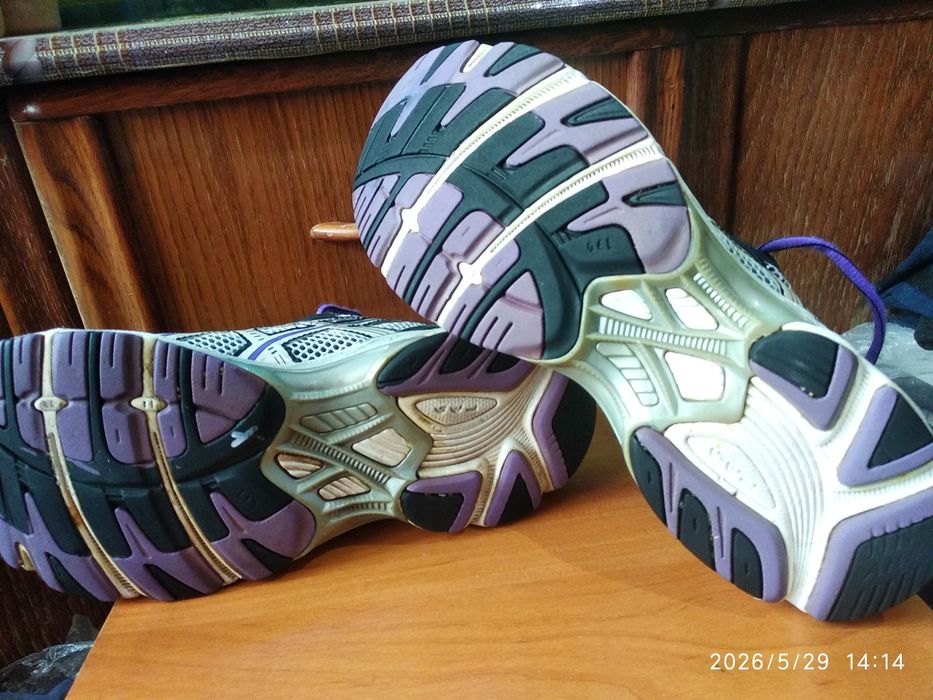 Кроссовки Asics летние сетка.