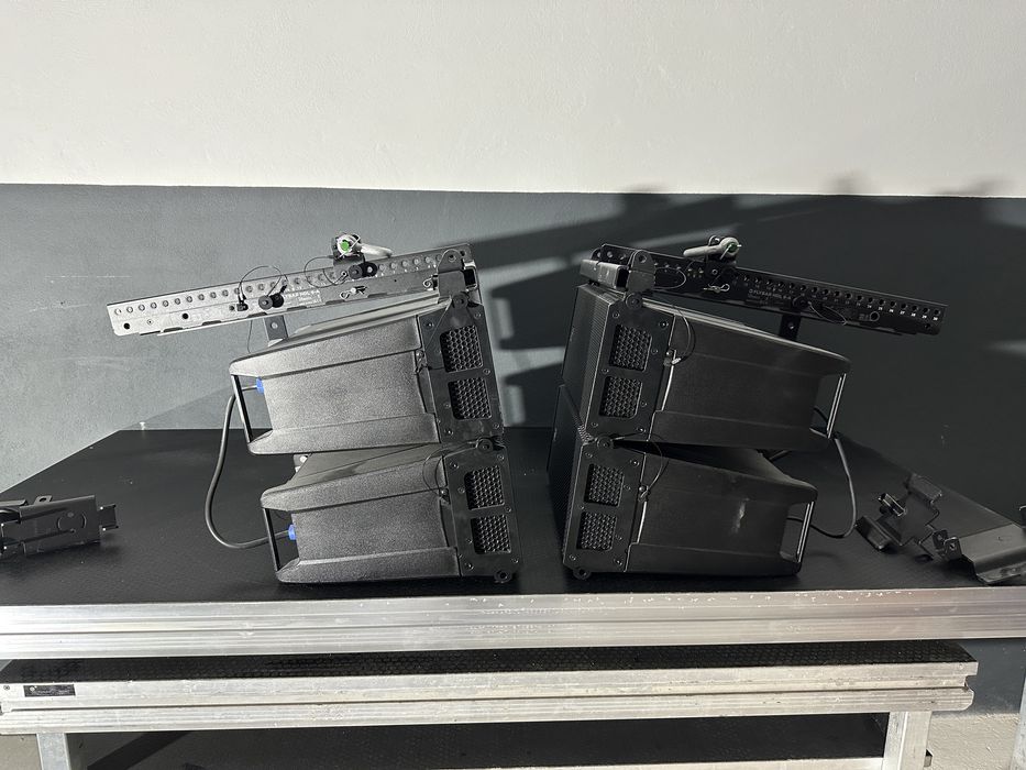 Colunas Line Array RCF HDL-6-A com Flybar