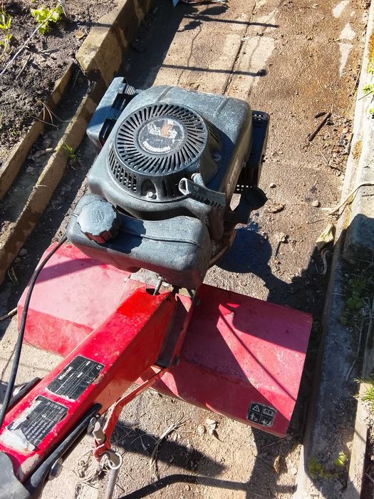 Motocultivador a funcionar bem