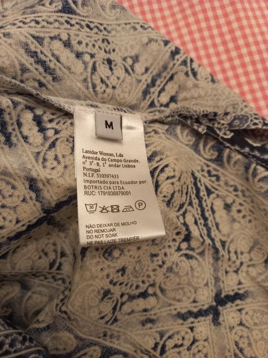 Top novo em tons de azul