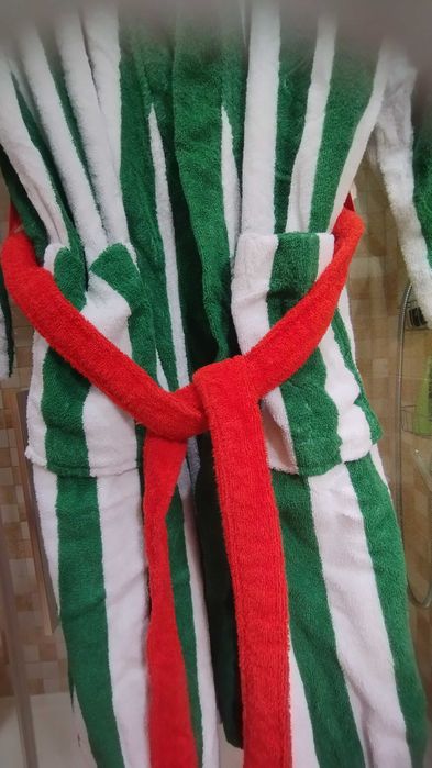 Roupão ikea skogssallat riscas verdes e brancas com cinto vermelho