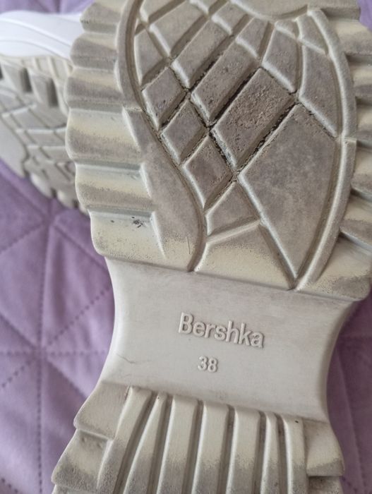 Продам жіночі кросівки на кожний день.