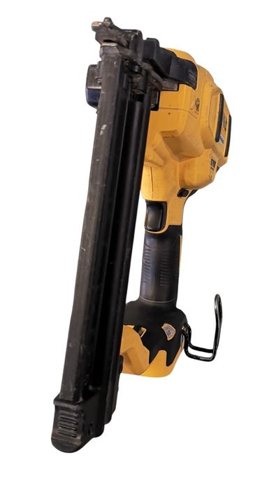 Gwoździarka Dewalt DCN680