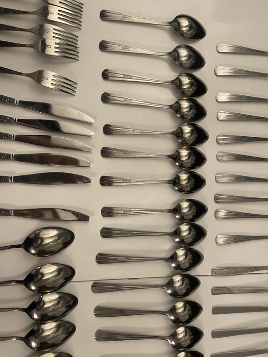 Sztućce Różne Niekompletne