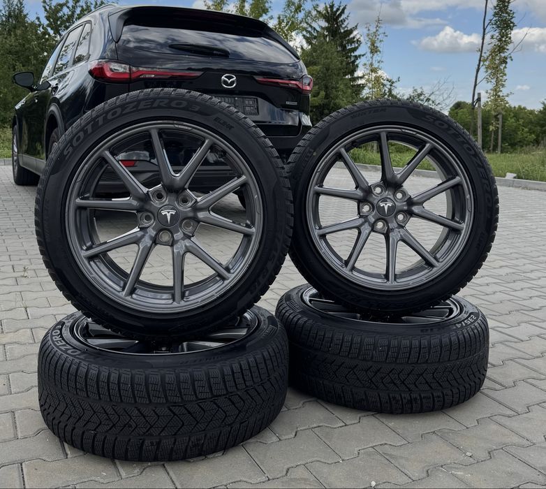 Oryginalne Felgi Tesla 18 5x114,3 + Pirelli Sottozero 3 2023