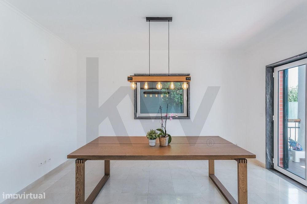 Moradia T4+2 com Jardim e Piscina para Arrendamento, junto ao Oeiras G