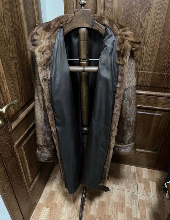 Натуральная полноразмерная шуба из меха нутрии Ferretking