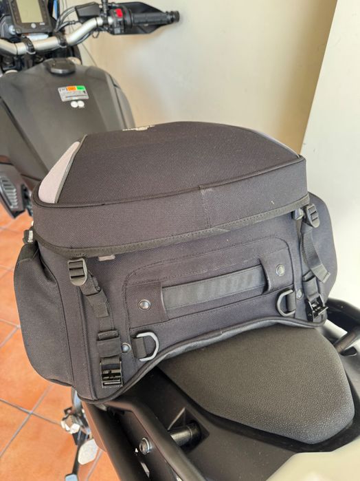 Mala traseira Yamaha. 24 litros extensível até 36 litros.